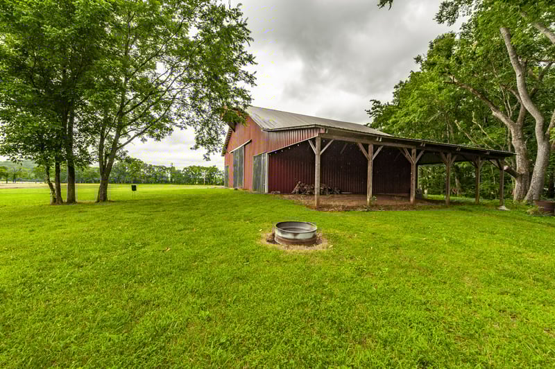 1113 E Robertson Rd, Castalian Springs, TN 37031