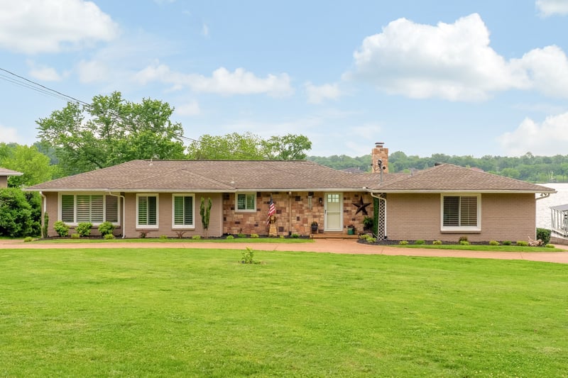 210 Sterling Rd, Hendersonville, TN 37075