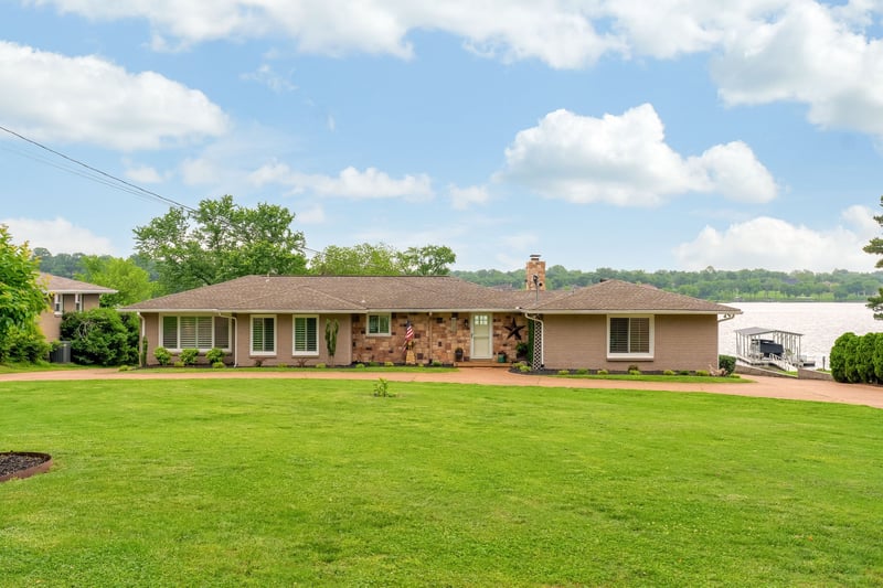 210 Sterling Rd, Hendersonville, TN 37075
