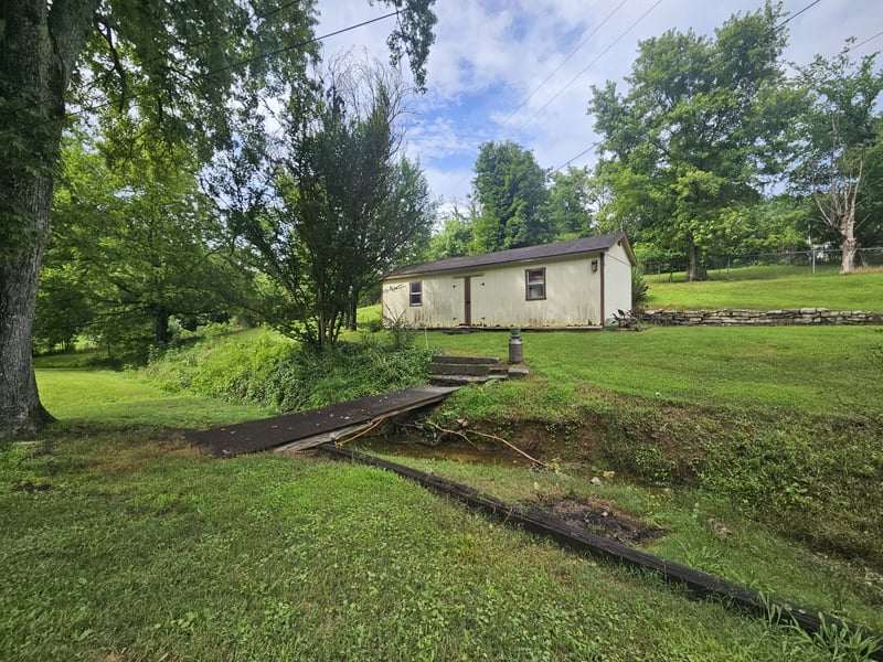 9 Johnnie Woods Ln, Buffalo Valley, TN 38548