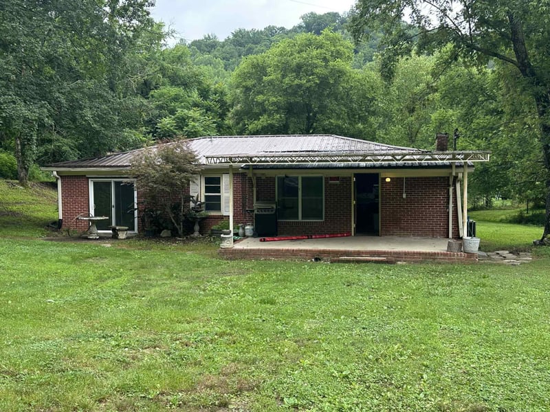 9 Johnnie Woods Ln, Buffalo Valley, TN 38548