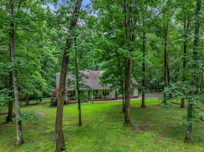 1064 Crane Ct, Kingston Springs, TN 37082