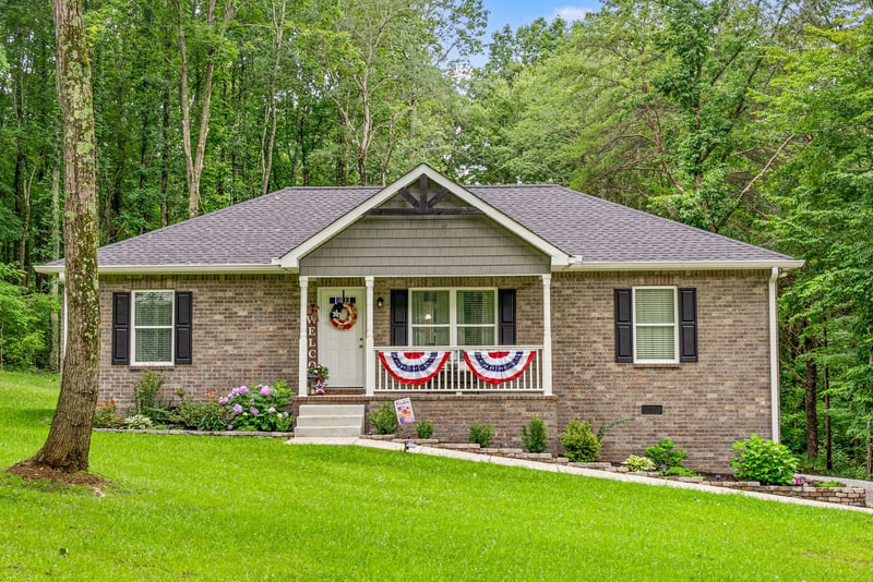 516 Cedarcrest Dr, Chapmansboro, TN 37035