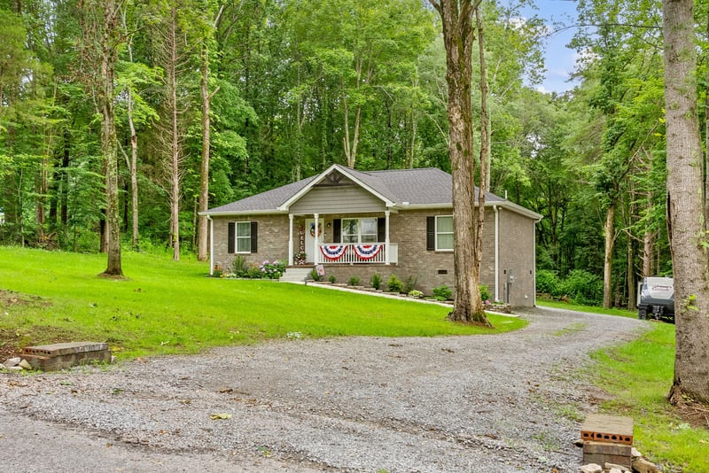 516 Cedarcrest Dr, Chapmansboro, TN 37035