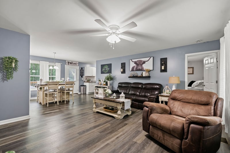 516 Cedarcrest Dr, Chapmansboro, TN 37035