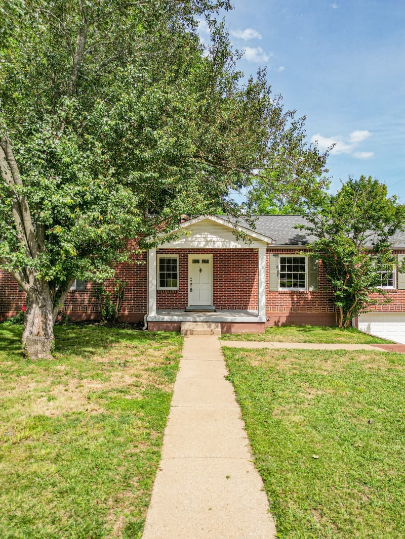 1204 Rolling Fields Dr, Columbia, TN 38401