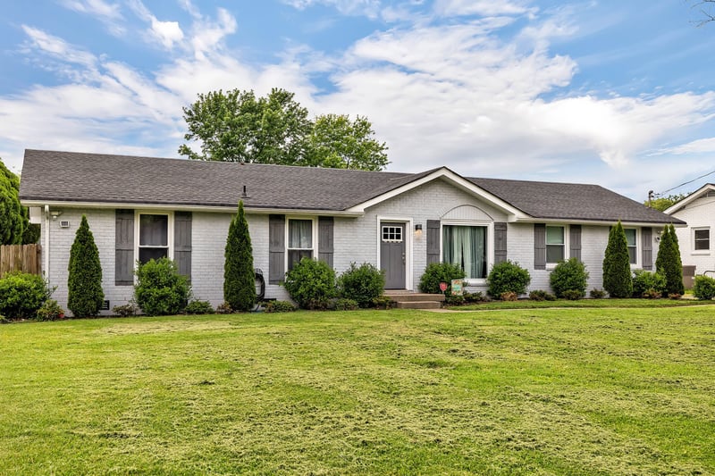 219 Wessington Pl, Hendersonville, TN 37075