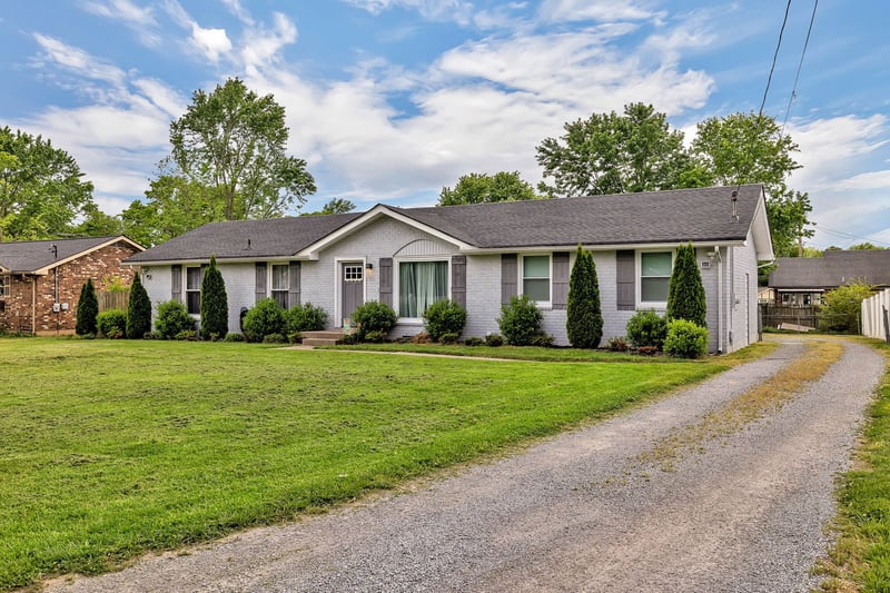 219 Wessington Pl, Hendersonville, TN 37075
