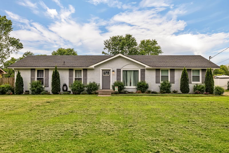 219 Wessington Pl, Hendersonville, TN 37075