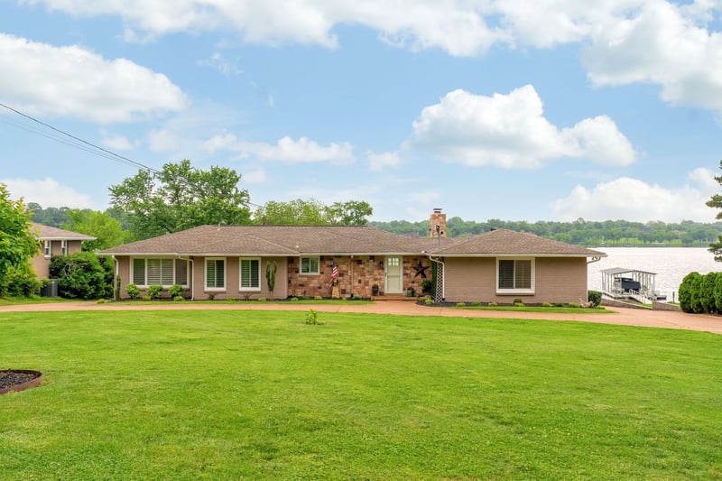 210 Sterling Rd, Hendersonville, TN 37075