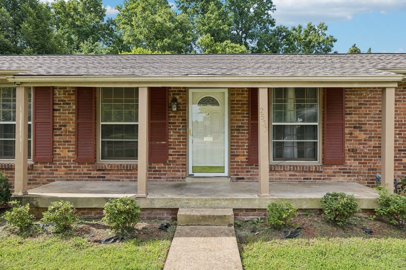 2533 Edge O Lake Dr, Nashville, TN 37217