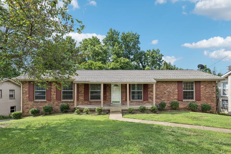 2533 Edge O Lake Dr, Nashville, TN 37217