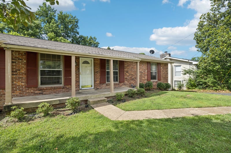 2533 Edge O Lake Dr, Nashville, TN 37217