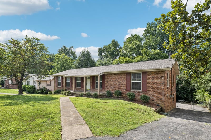 2533 Edge O Lake Dr, Nashville, TN 37217