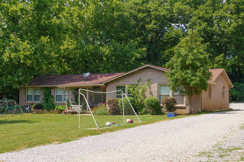 636 Harpeth Bend Dr, Nashville, TN 37221