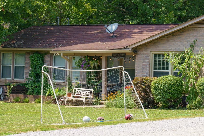 636 Harpeth Bend Dr, Nashville, TN 37221