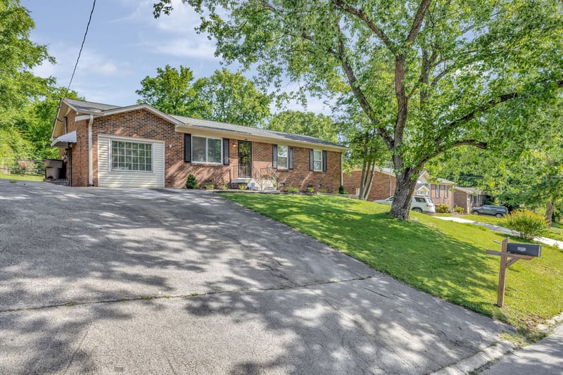 4985 Shihmen Dr, Antioch, TN 37013