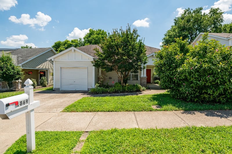 1869 Brookmeadow Ln, Hermitage, TN 37076