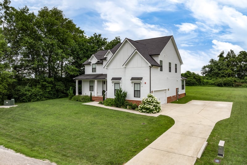 2744 Morrow Ln, Columbia, TN 38401