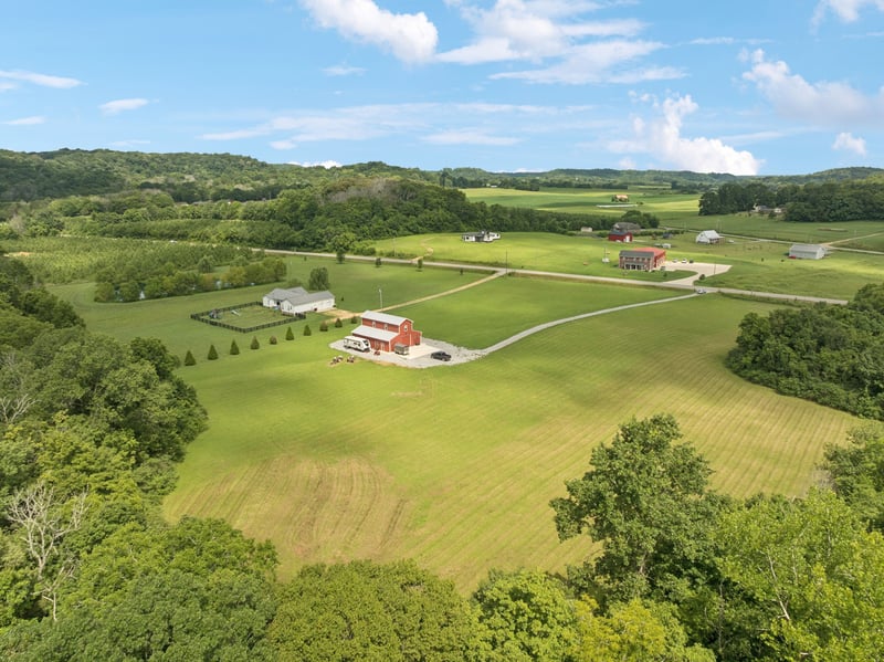 4215 Hampshire Pike, Hampshire, TN 38461