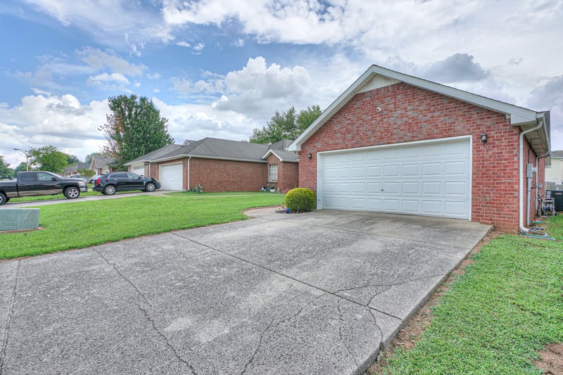 615 Freedom Ct, Murfreesboro, TN 37129