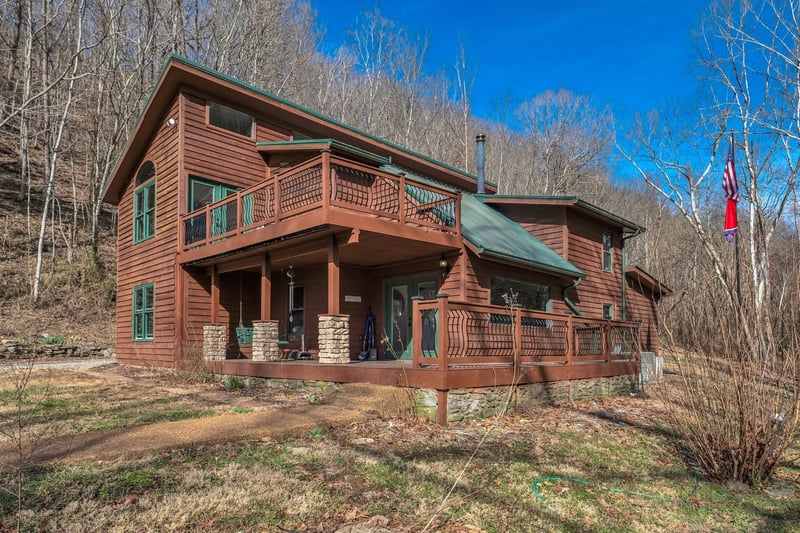 140 Carver Hollow Rd, Pleasant Shade, TN 37145