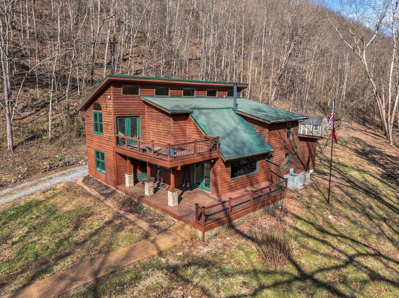 140 Carver Hollow Rd, Pleasant Shade, TN 37145
