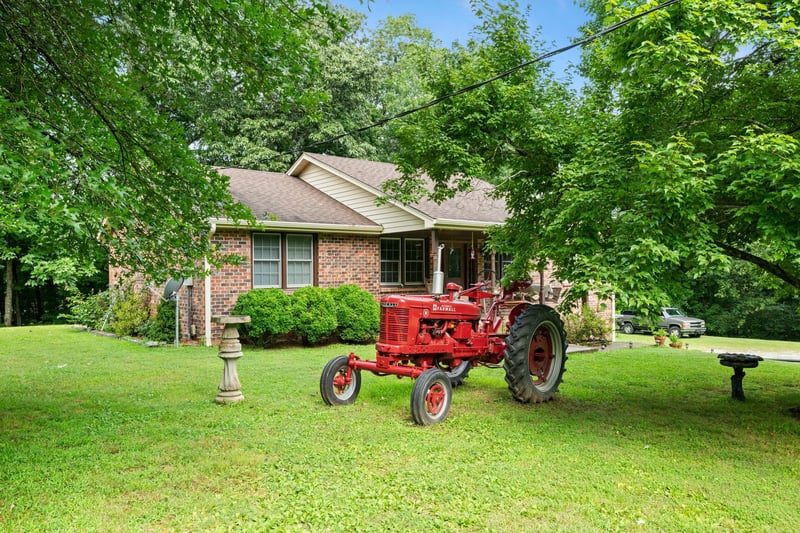 1020 Pack Cemetery Rd, White Bluff, TN 37187