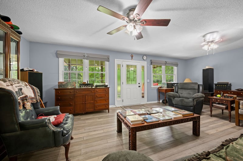 1020 Pack Cemetery Rd, White Bluff, TN 37187