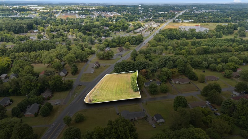 100 Rolling Acres Dr, White House, TN 37188