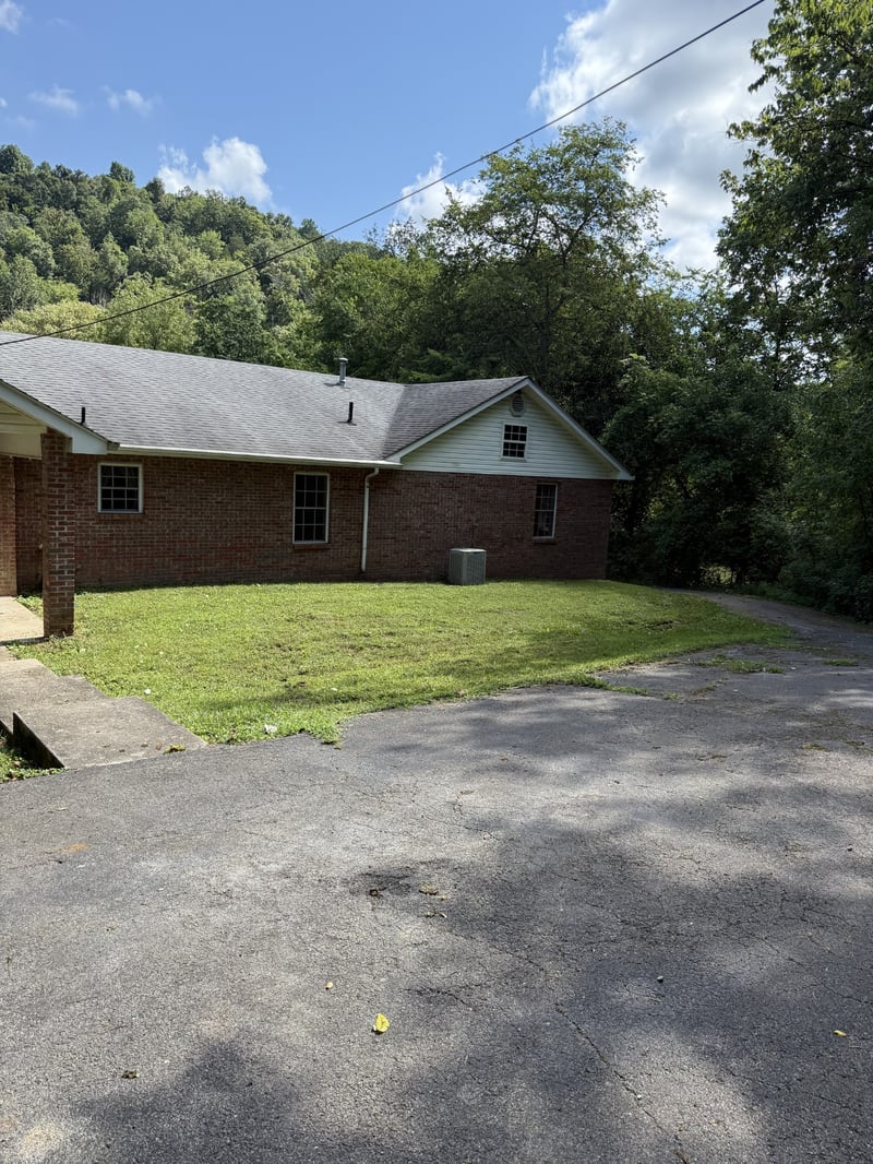 6 Campbell Ln, Pleasant Shade, TN 37145