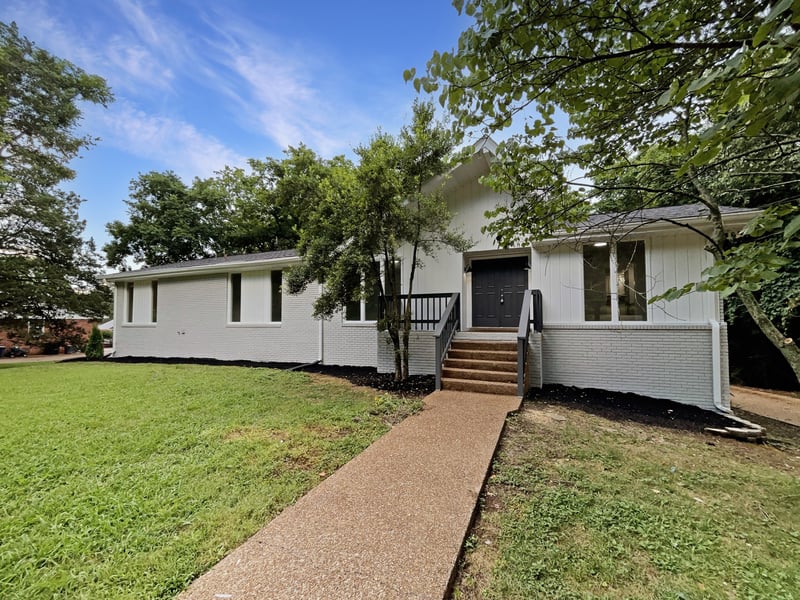 203 Snug Harbor Dr, Hendersonville, TN 37075