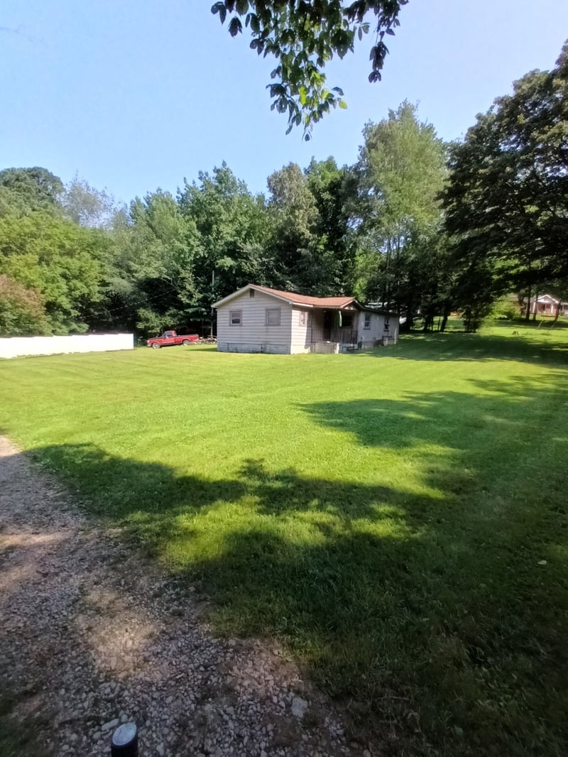 1233 N Charlotte St, Dickson, TN 37055