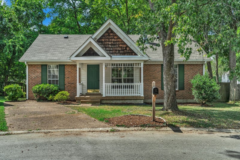 111 Brockhampton Ct, Goodlettsville, TN 37072