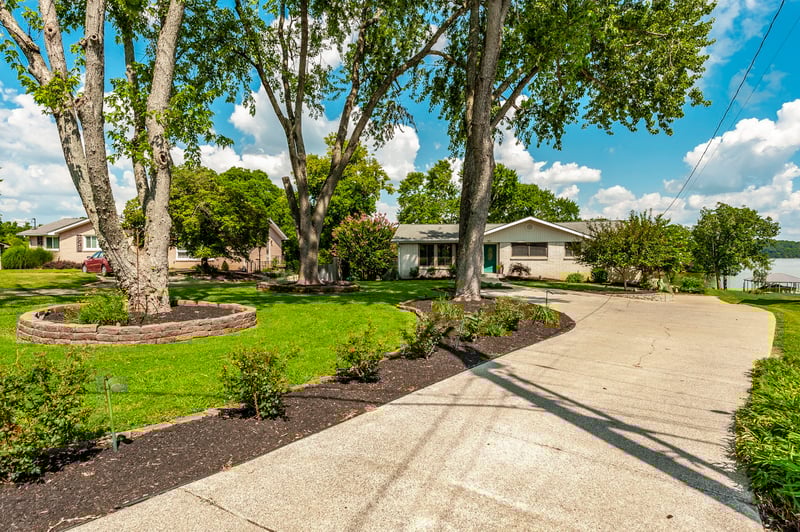 220 Sterling Rd, Hendersonville, TN 37075