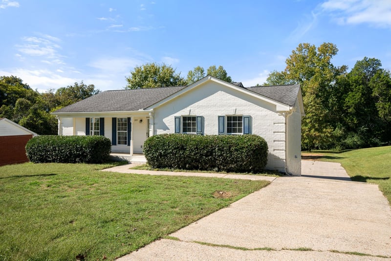 209 Eisenhower Dr, Ashland City, TN 37015