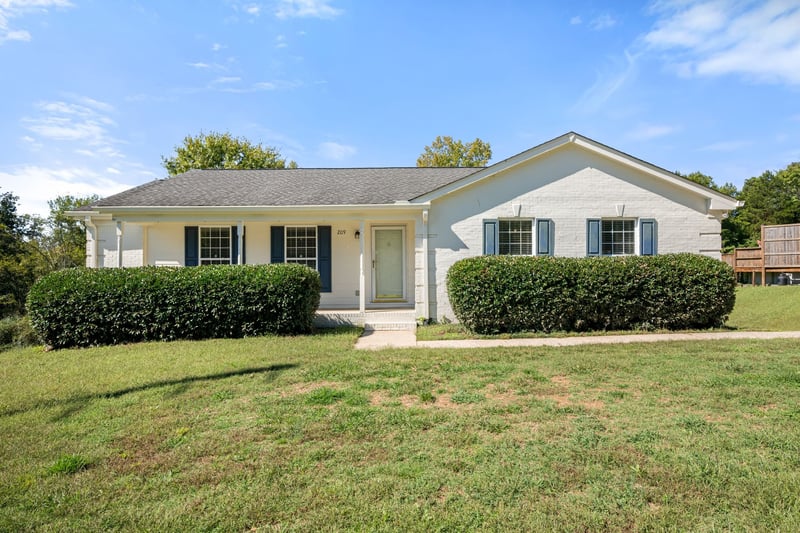 209 Eisenhower Dr, Ashland City, TN 37015