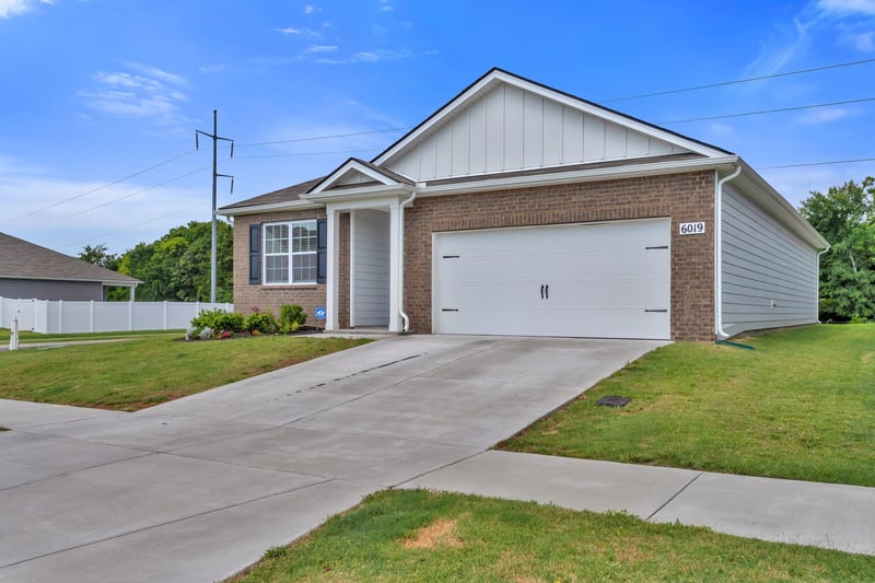 6019 Hunters Village Dr, Lebanon, TN 37087