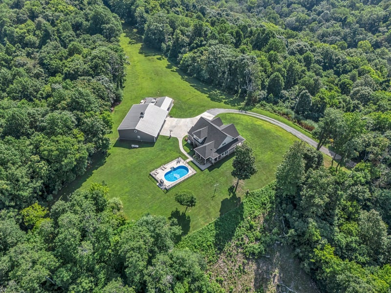 738 Mutton Hollow Hill Rd, Bethpage, TN 37022