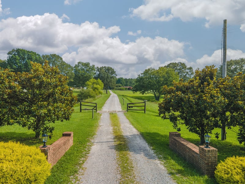 4955 Highway 70 , Dickson, TN 37055