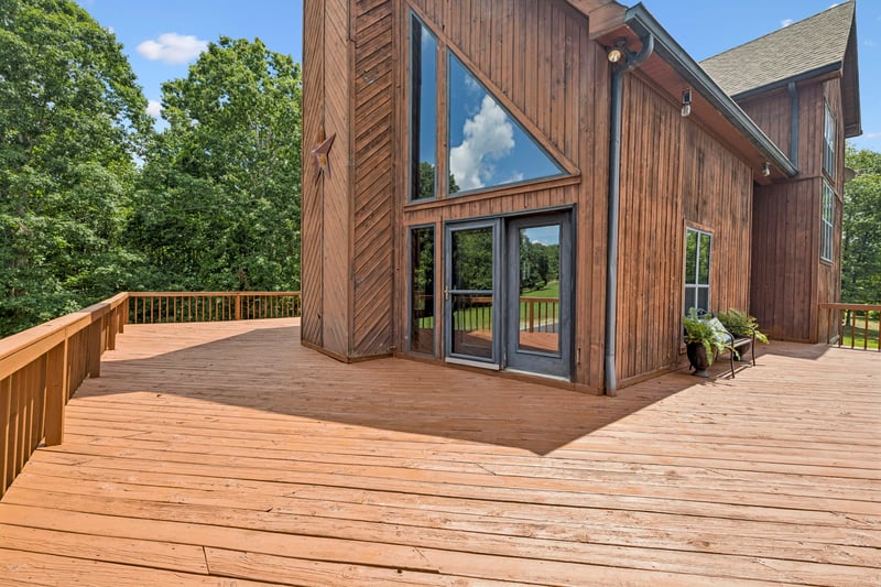 121 High Forest Dr, Hampshire, TN 38461