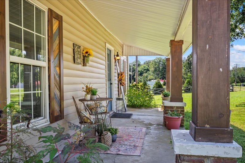 1748 Bandy Rd, Ashland City, TN 37015