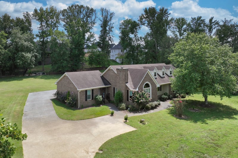 210 The Hollows Ct, Hendersonville, TN 37075