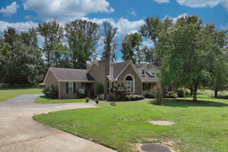 210 The Hollows Ct, Hendersonville, TN 37075