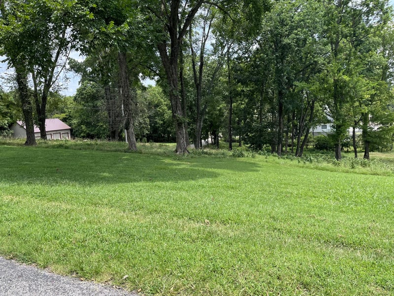 100 Sterling Rd, Hendersonville, TN 37075