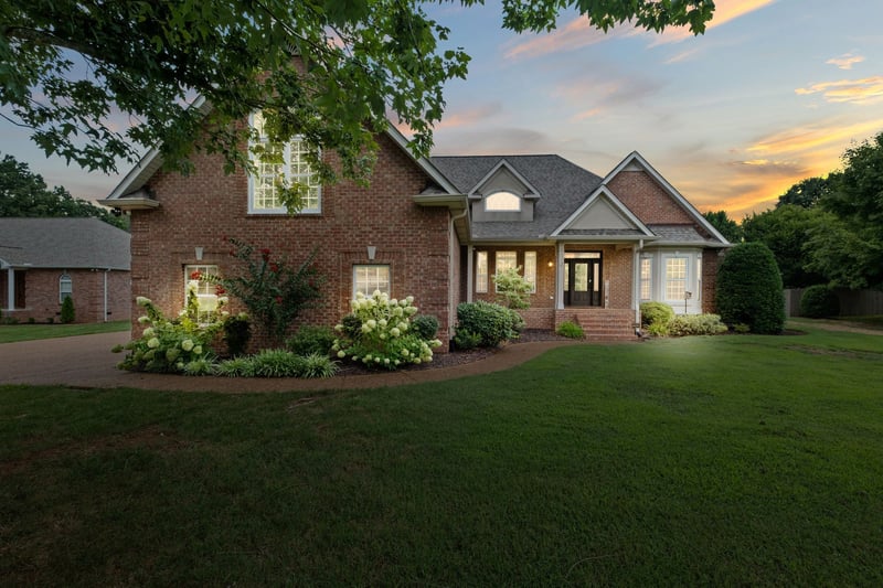 304 Barton Ferry Ct, Lebanon, TN 37087