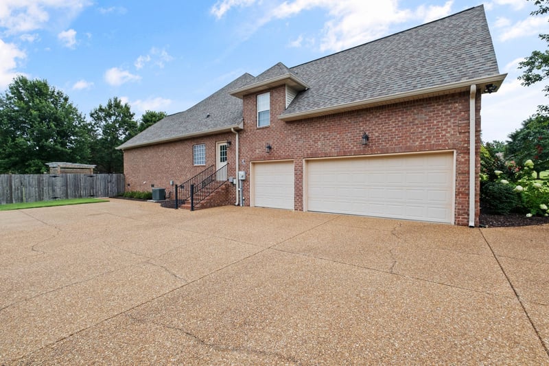 304 Barton Ferry Ct, Lebanon, TN 37087