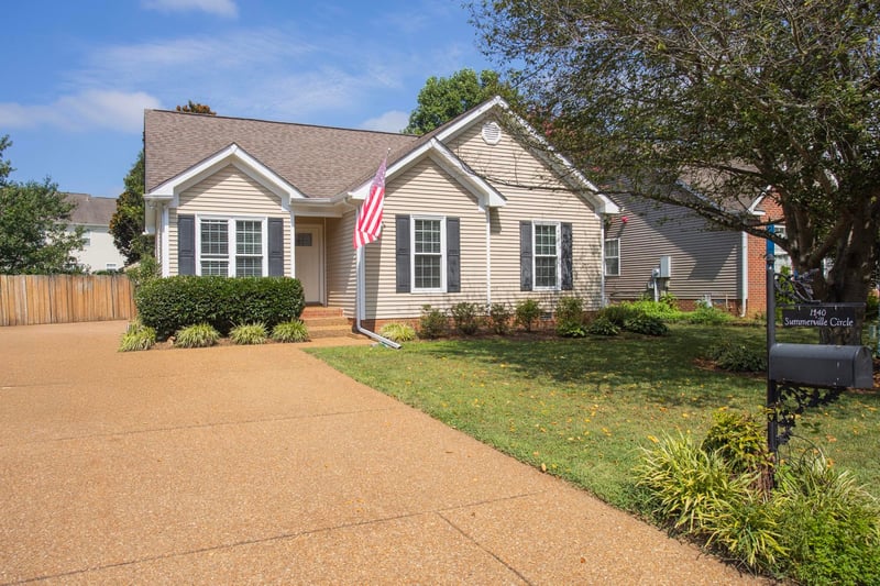 1140 Summerville Cir, Thompsons Station, TN 37179