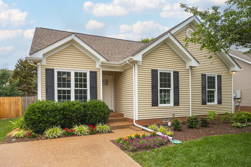 1140 Summerville Cir, Thompsons Station, TN 37179