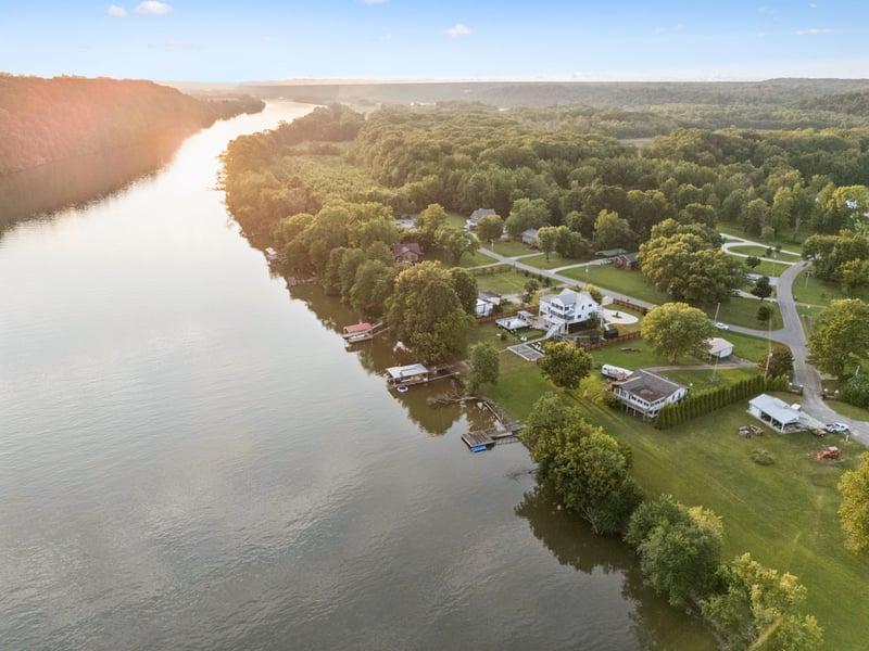 1001 Cumberland Dr, Chapmansboro, TN 37035